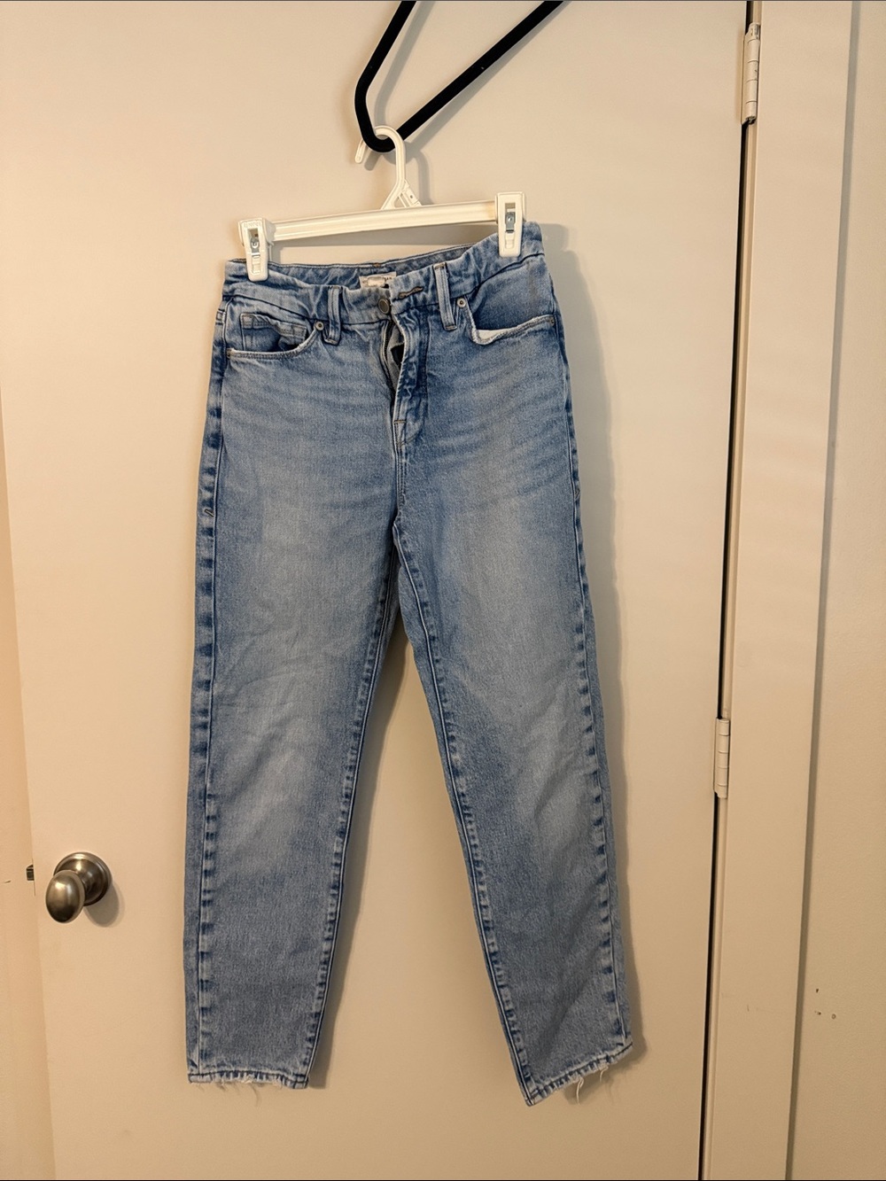 Good American Light Wash Straight Leg Jeans